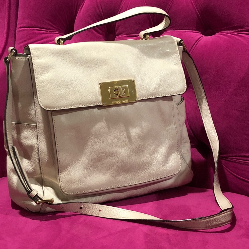 Michael Kors Classy Handbag